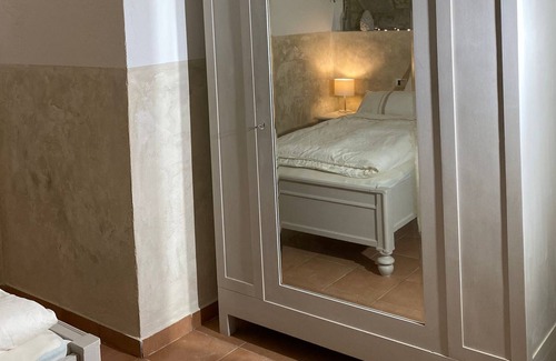 Tuoro sul Trasimeno Cottage | Romantic fieldstone house with a beautiful view of Lake Trasimeno