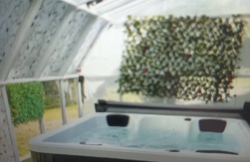 Saint-Brevin-les-Pins House | Romantic gîte with spa for a romantic night in