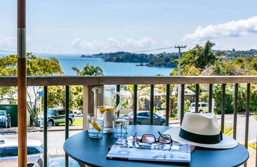 Oneroa House | Romantic get away , 3 min walk to beach restaurants and shop