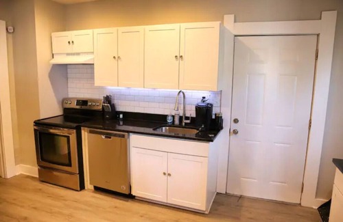Indianapolis Cottage | Romantic get away in a serene neighborhood @ downtown Indy