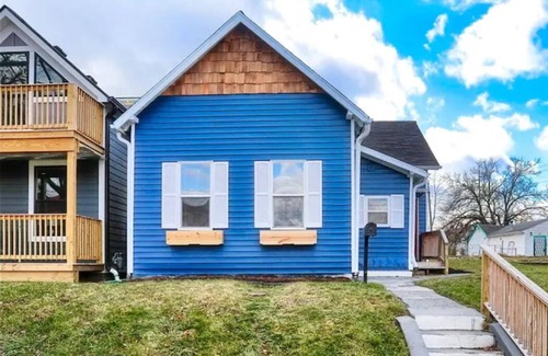 Indianapolis Cottage | Romantic get away in a serene neighborhood @ downtown Indy