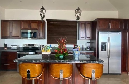 Playa Flamingo Villa | Romantic Getaway — Private Pool, Oceanview Guesthouse