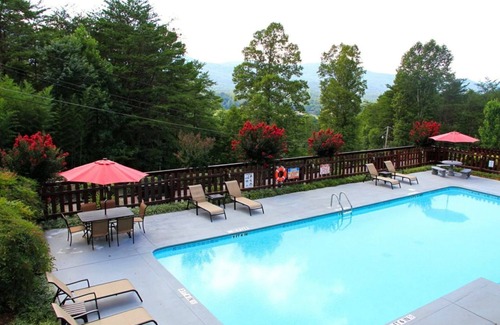 Townsend Cabin | Romantic Getaway in the Smokies-HOT TUB & JACUZZI - Blue Spruce