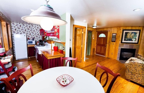 Home Cottage | Romantic getaway location!