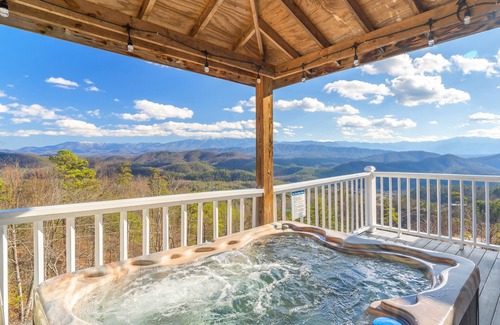 Sevierville Cabin | Romantic Getaway Stunning Views/Dog Friendly