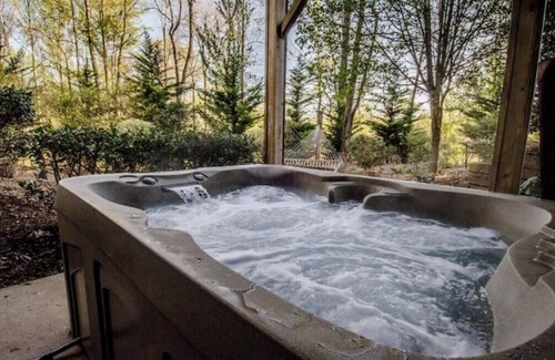 Skyland Cabin | Romantic getaway w/hot tub