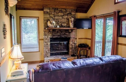 Skyland Cabin | Romantic getaway w/hot tub