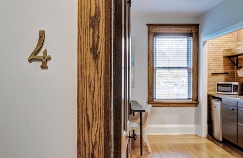 Lunenburg Apartment | Romantic Getaway w/King Bed in Historic Lunenburg (Suite 4)