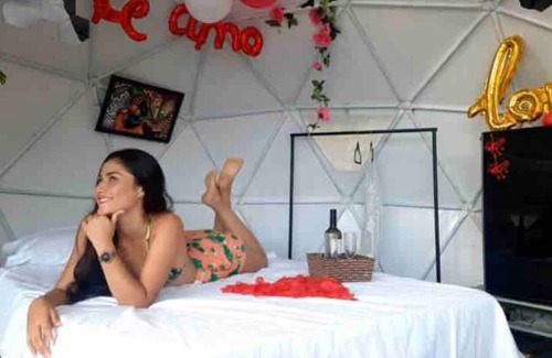 Villeta RV Rental | Romantic Glamping with heated Jacuzzi 15 minutes from town