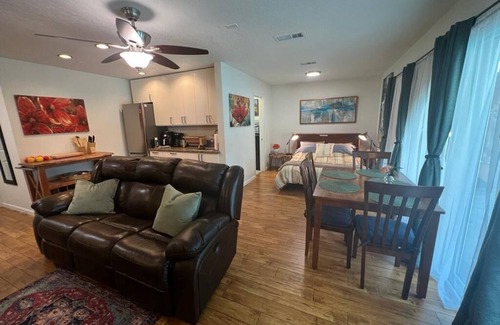 Sabre Springs House | Romantic Hideaway in Upscale Neighborhood