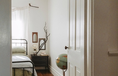 Grass Valley Cottage | Romantic Historic Cottage, Claw Foot Tub Near Town, Dog Friendly!