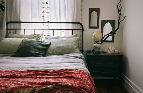 Grass Valley Cottage | Romantic Historic Cottage, Claw Foot Tub Near Town, Dog Friendly!