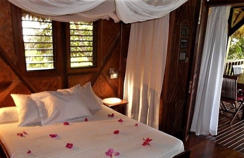 Ambondrona House | Romantic holiday home in residence "Les hauts manguiers"