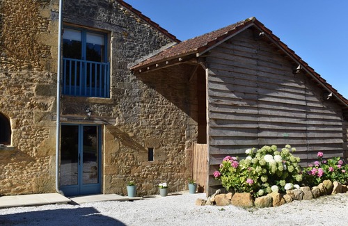 Marquay Cottage | Romantic holiday home, with hot tub, near Sarlat.