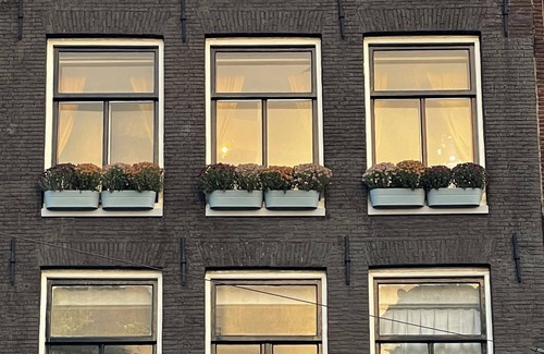 Burgwallen Nieuwe Zijde Apartment | Romantic home in the heart of Amsterdam