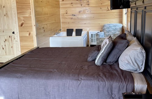 Washington County Cabin | Romantic Honeymoon Cabin Alpaca Mountain Retreat