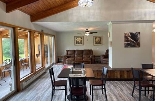 Wellsboro Cabin | Romantic King Suite w/Soaking Tub + Mountain View