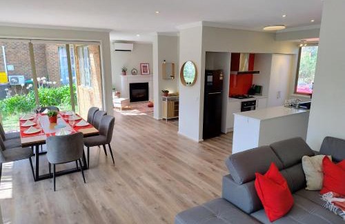 Glen Waverley House | Romantic lakehouse at Glen Waverley