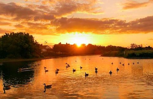 Mablethorpe and Sutton House | Romantic Lakeside Cottage by the Beach! Relax by the Cosy Log Burner & fall asleep to the sound of Waves - The Perfect Romantic Great Escape by the Sea! - You Won't want to Leave! and It's Pet Friendly too !