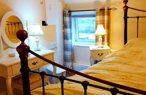 Mablethorpe and Sutton House | Romantic Lakeside Cottage by the Beach! Relax by the Cosy Log Burner & fall asleep to the sound of Waves - The Perfect Romantic Great Escape by the Sea! - You Won't want to Leave! and It's Pet Friendly too !