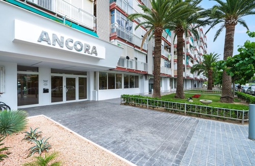 La Pineda Apartment | Romantic loft sea views 8km from Port Aventura