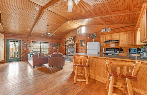 Branson Cabin | Romantic Log Cabin Escape Near Branson