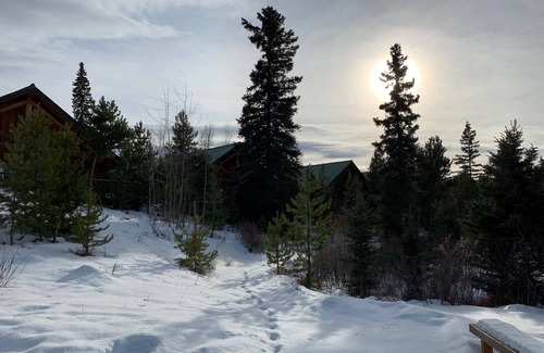 Lac Le Jeune Cabin | Romantic Log Cabin Getaway