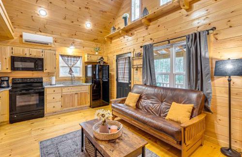 Murphy House | Romantic Log Cabin in the Smokies with Fire Pit!