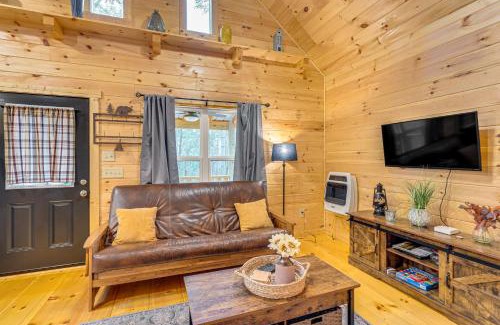 Murphy House | Romantic Log Cabin in the Smokies with Fire Pit!