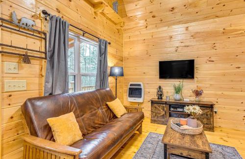 Murphy House | Romantic Log Cabin in the Smokies with Fire Pit!