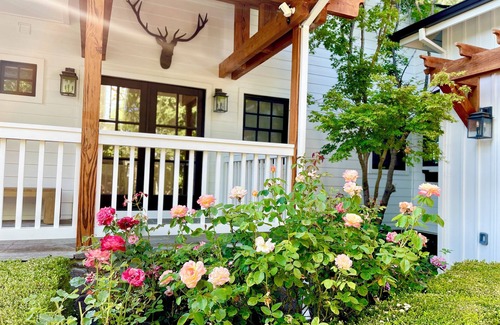 Yountville House | Romantic Luxury 3-BR Modern Farmhouse with EVERYTHING. In Charming Yountville