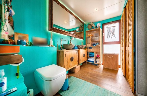 Zeewolde House | Romantic Luxury Eco-Friendly Houseboat