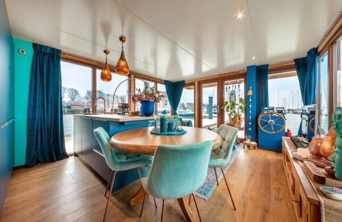 Zeewolde House | Romantic Luxury Eco-Friendly Houseboat