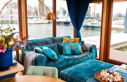Zeewolde House | Romantic Luxury Eco-Friendly Houseboat