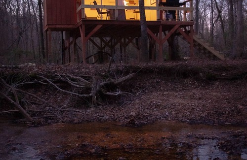Fairdealing Apartment | Romantic Mark Twain Current River Treehouse Glamping Getaway