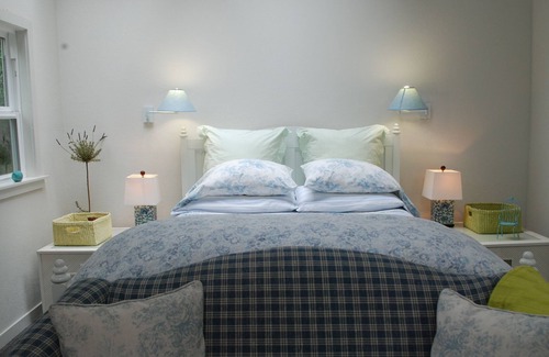 Mendocino Cottage | Romantic Mendocino Garden Cottage - 4 Minutes from the Ocean