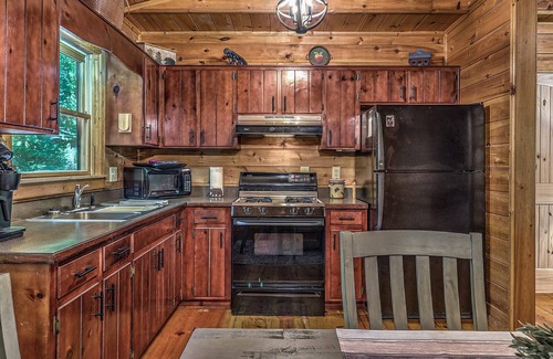 Hidden Lake Cabin | Romantic Mountain Cabin Near Blue Ridge with Hot Tub, Fireplace, Paved Road