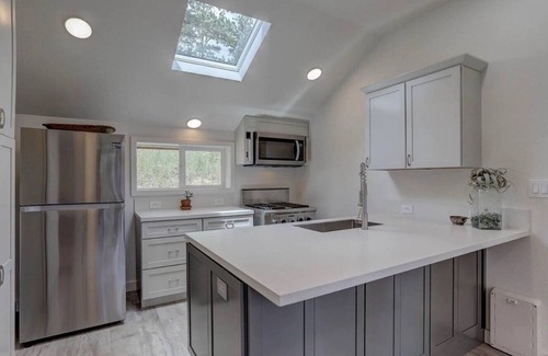 Evergreen Cabin | Romantic Mountain Escape | waterfall/stream/cold plunge