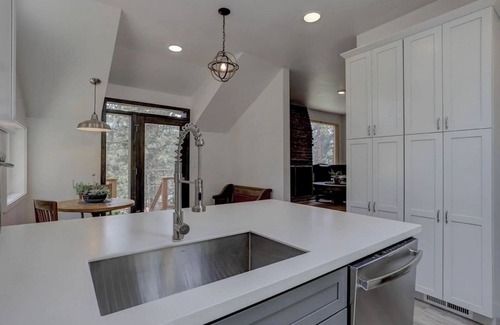 Evergreen Cabin | Romantic Mountain Escape | waterfall/stream/cold plunge