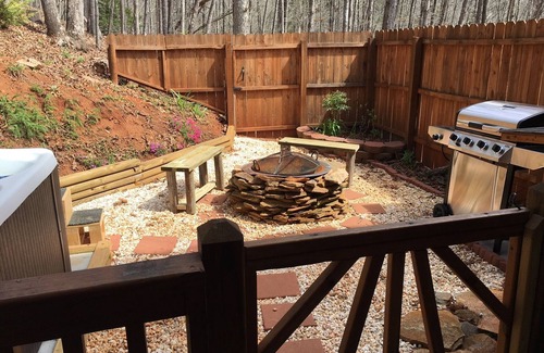 Franklin Cabin | Romantic Mountain Top Cabin with Hot Tub, Wrap Around Porches, and Amazing Views