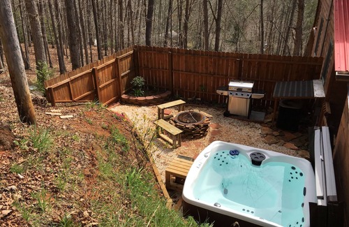 Franklin Cabin | Romantic Mountain Top Cabin with Hot Tub, Wrap Around Porches, and Amazing Views