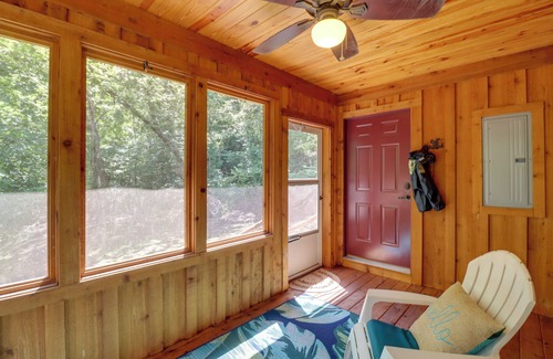 Mountain View Cottage | Romantic Mountain View Cabin Rental Near Downtown!