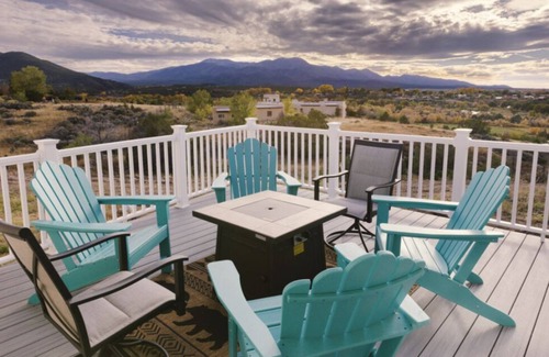 Taos House | Romantic Northern New Mexico Taos House- 5 minutes from town