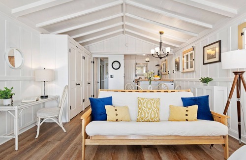 Montecito Apartment | Romantic Oceanfront Studio With Private Deck | Right On The Sand!