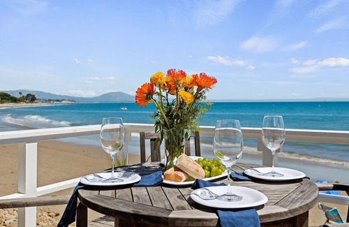 Montecito Apartment | Romantic Oceanfront Studio With Private Deck | Right On The Sand!