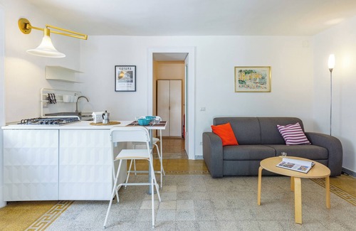 Naples Apartment | Romantic Place with Pines, cats and Stunning view - Lovely Frame