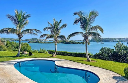 Hamilton Parish Apartment | Romantic - Pool & Ocean View, WiFi, Kayaks, parking