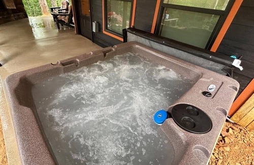 Sevierville Cabin | Romantic Rendezvous Honeymoon Cabin Handicap Accessible