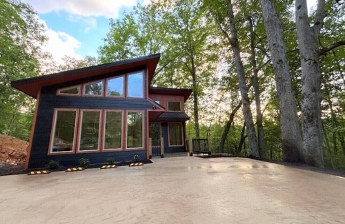 Sevierville Cabin | Romantic Rendezvous Honeymoon Cabin Handicap Accessible