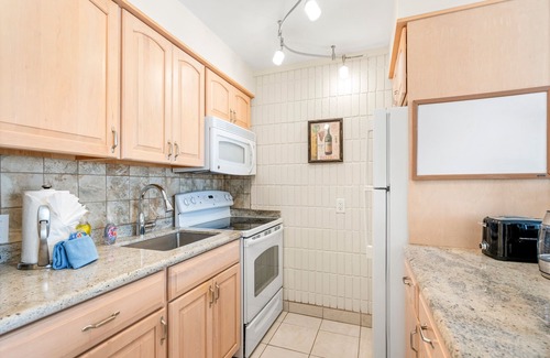 Historic Lahaina Front Street Apartment | Romantic Retreat – Lahaina Shores 504, Sunrise Balcony